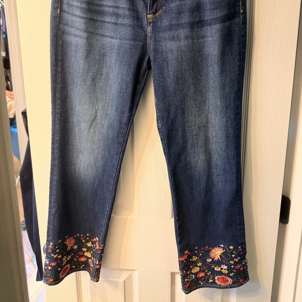 Driftwood NWOT embroidered crop jeans